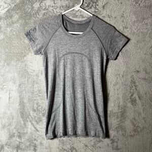 Lululemon Swiftly Tech Short Sleeve Crew Size 6 Gray Athleisure Workout Training